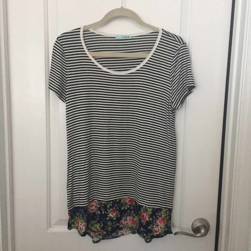Boutique Striped Floral Dipped Shirt Size Large
